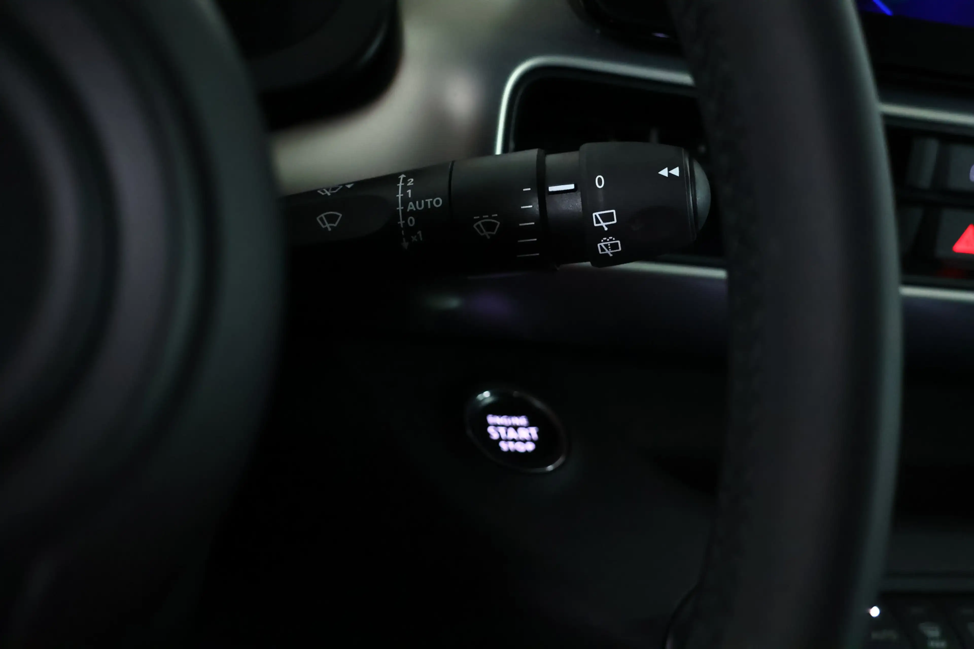 Jeep Avenger 1.2 e-Hybrid Altitude Carplay / LED / ACC / Camera — photo 21