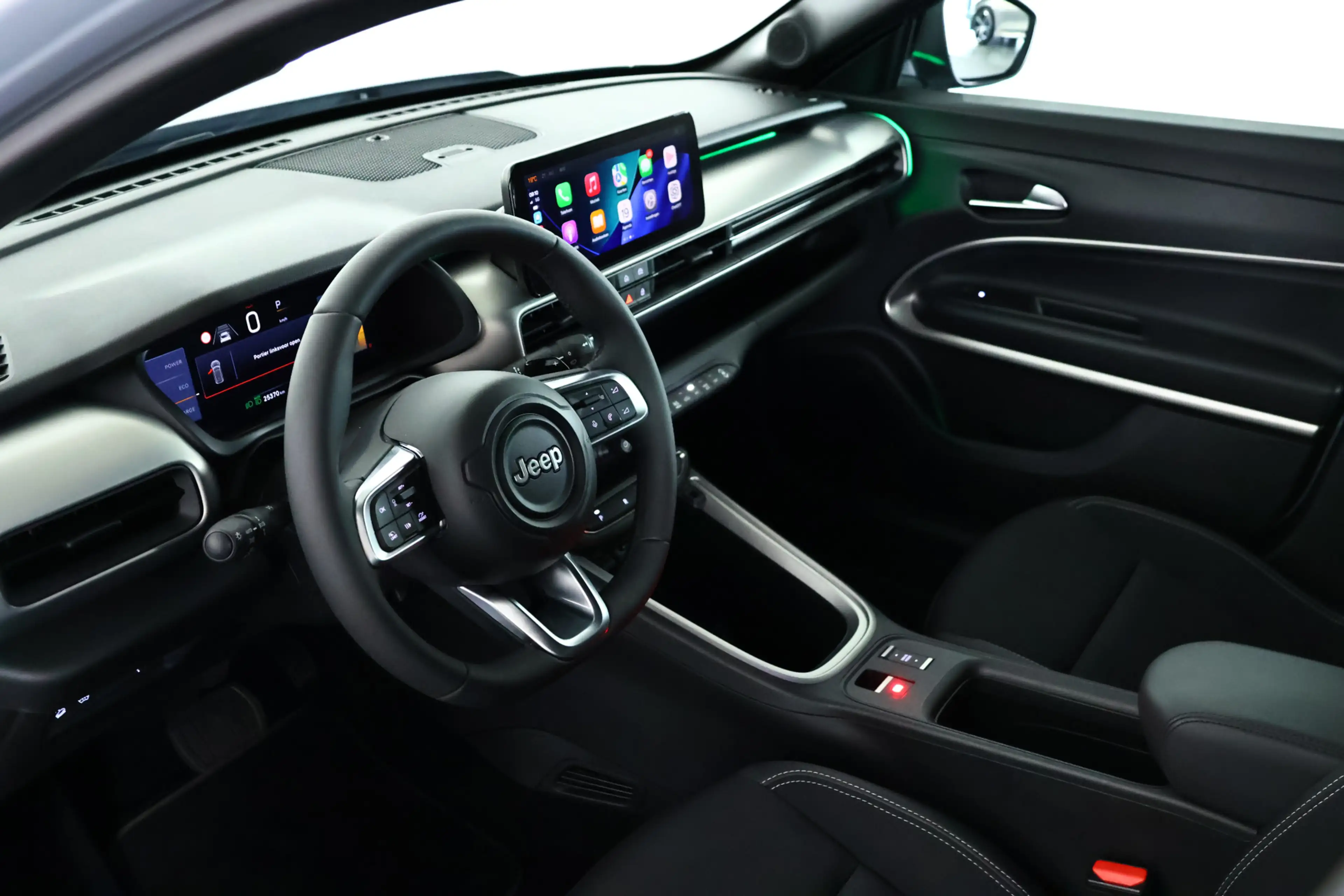 Jeep Avenger 1.2 e-Hybrid Altitude Carplay / LED / ACC / Camera — photo 11