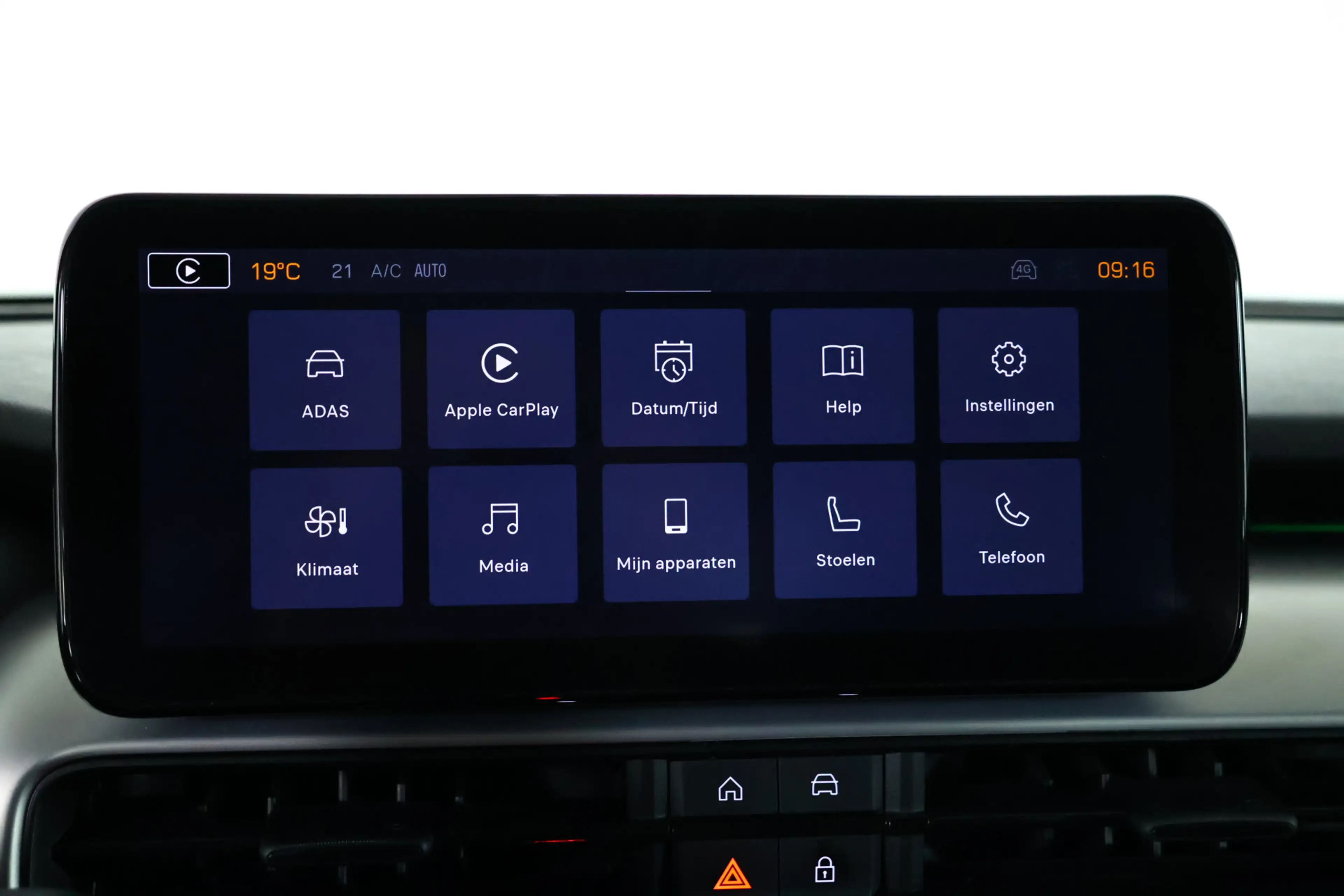 Jeep Avenger 1.2 e-Hybrid Altitude Carplay / LED / ACC / Camera — photo 28