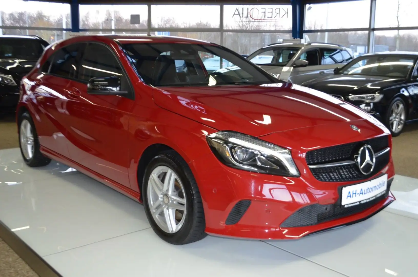 Mercedes-Benz A 200 BlueEfficiency Bi-XENON / NAVI / KLIMA Rot - 2