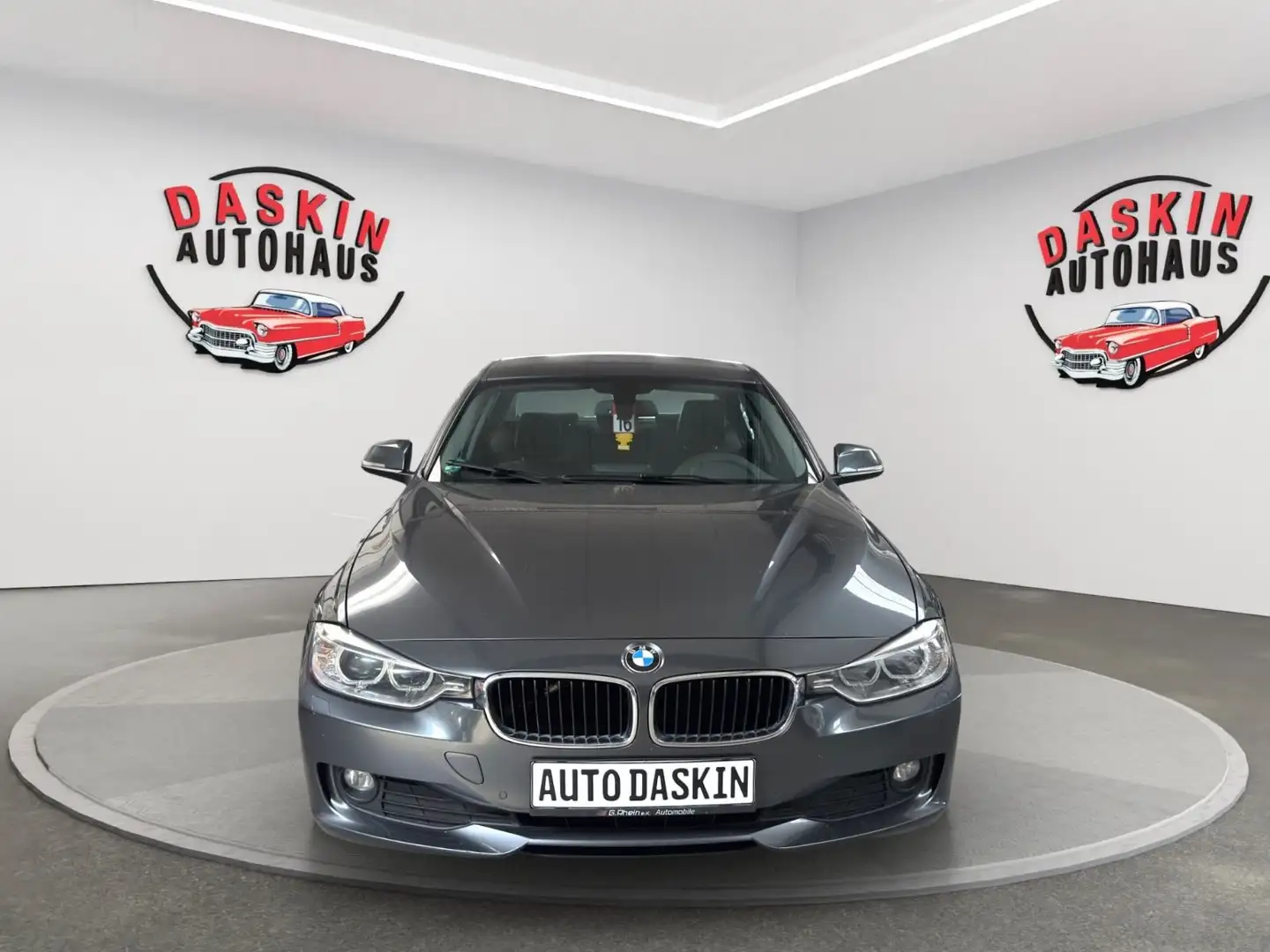 BMW 320 d Lim. LEDER/NAVI/BI-XENON/SITZHZG/TÜV NEU Grau - 2