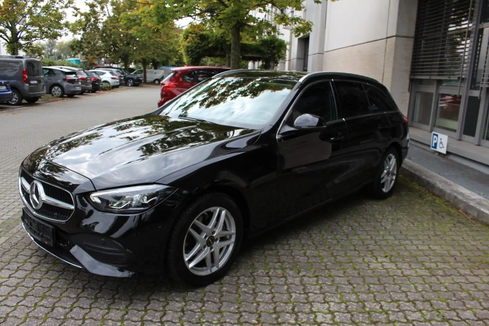 Mercedes-Benz C 220 C -Klasse T-Modell C 220 T d 4Matic~1 HAND Schwarz - 1