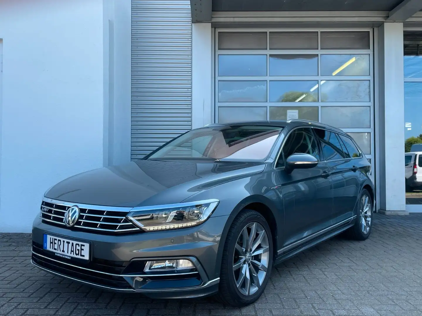 Volkswagen Passat Variant / R-LINE/4Motion/DSG/ACC/LED Gris - 1
