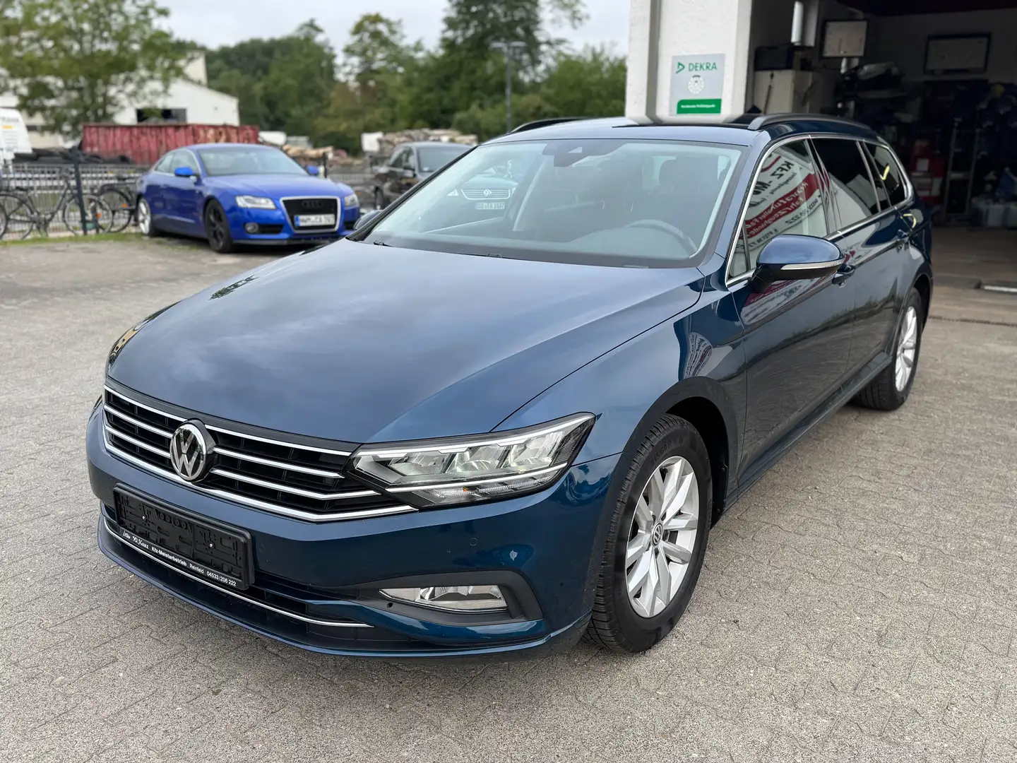 Volkswagen Passat Variant Business Blau - 2