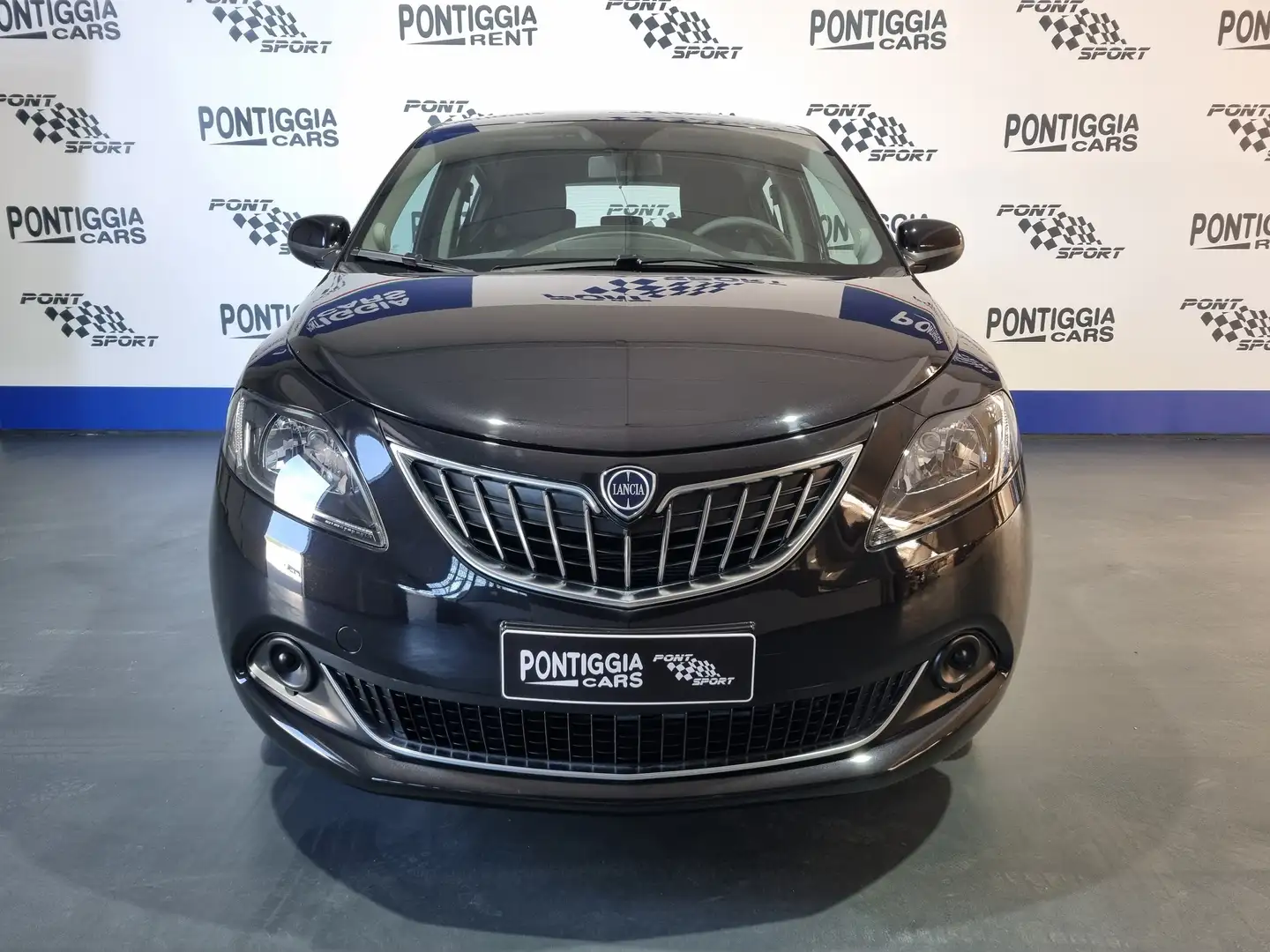 Lancia Ypsilon YPSILON 1.0 Cc 69 Cv HYBRID PLATINUM / CLIMA AUTO Zwart - 2