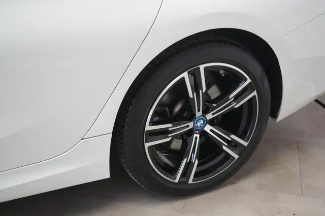 BMW 3 Series view 13