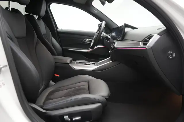 BMW 3 Series view 14