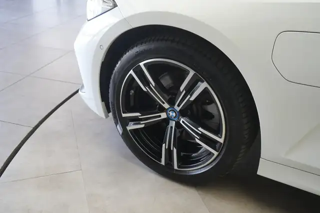 BMW 3 Series view 12