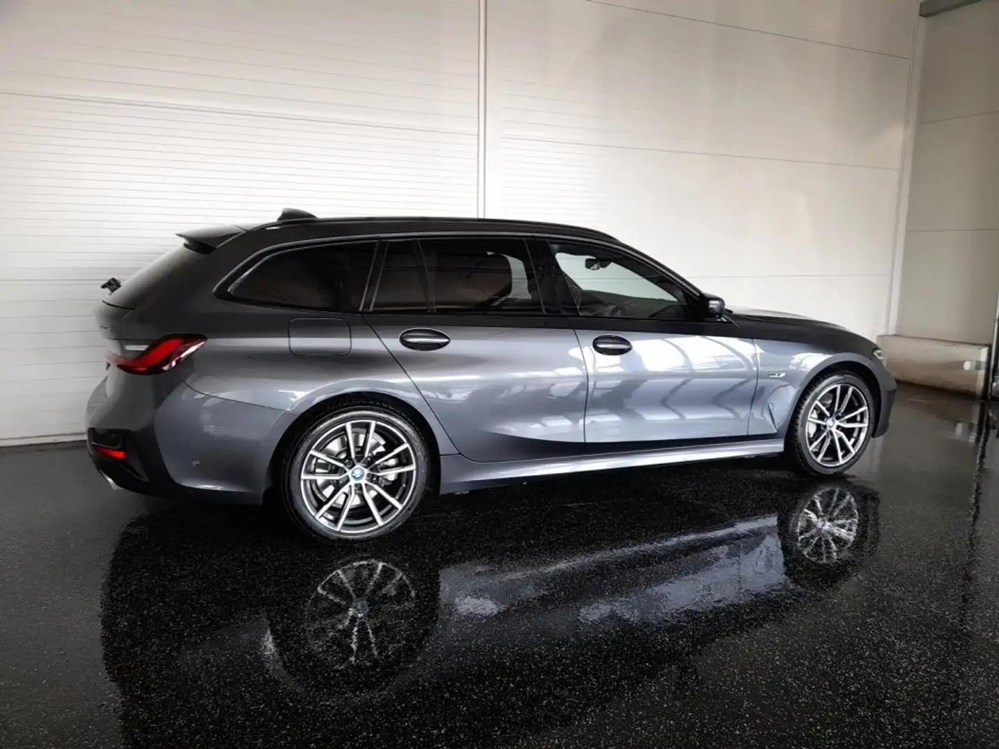 BMW 330 e Touring SPORTLINE Aut. *SKY / VOLL LED & FLA / ACC / 360° KAMERA / NAVI / LEDER-SPORT / E-KLAPPE* Grau - 2