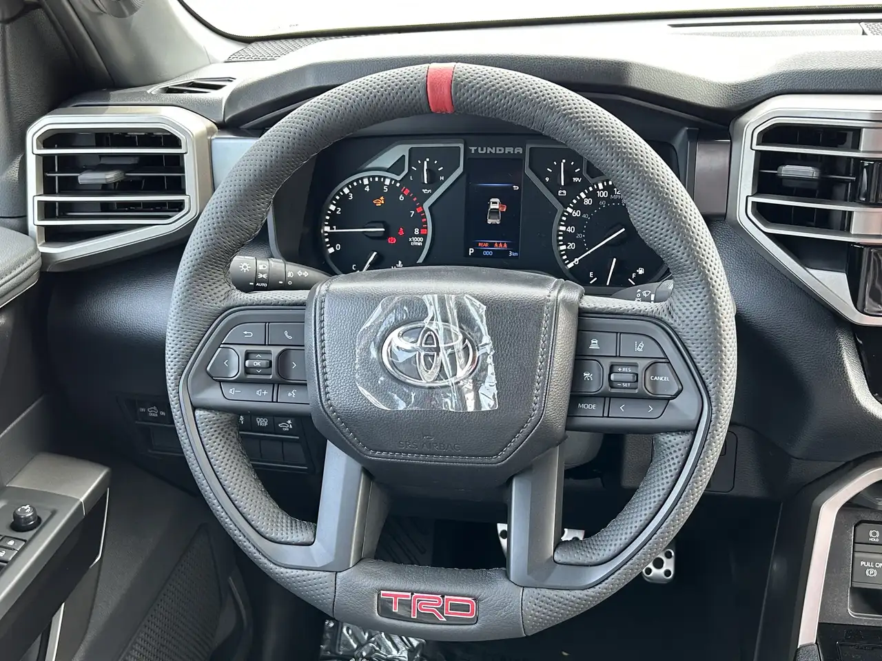 Toyota Tundra снимка Toyota Tundra