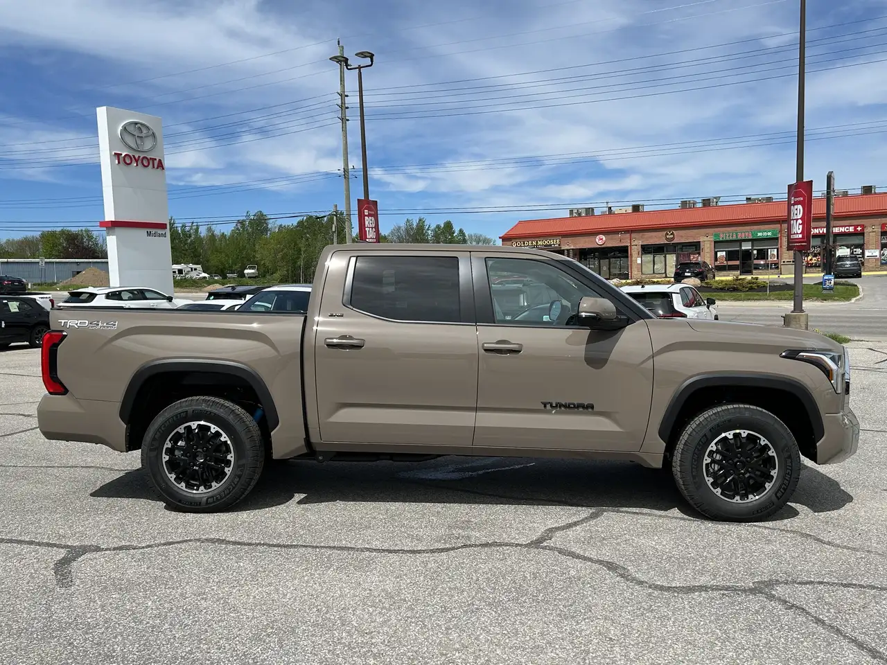 Toyota Tundra снимка Toyota Tundra