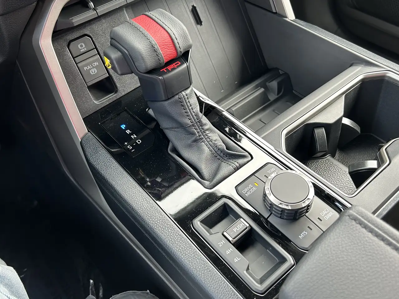 Toyota Tundra снимка Toyota Tundra