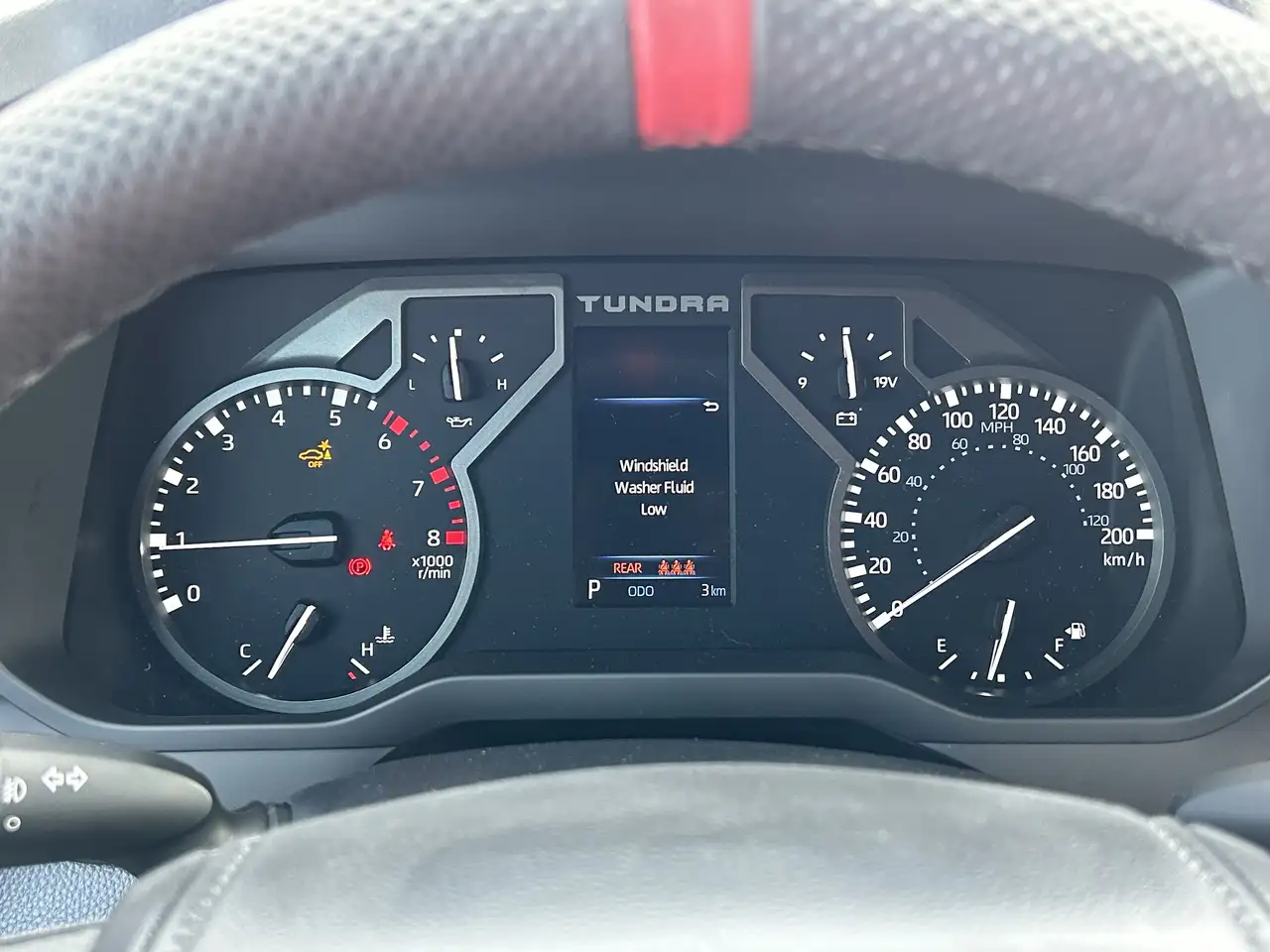 Toyota Tundra снимка Toyota Tundra