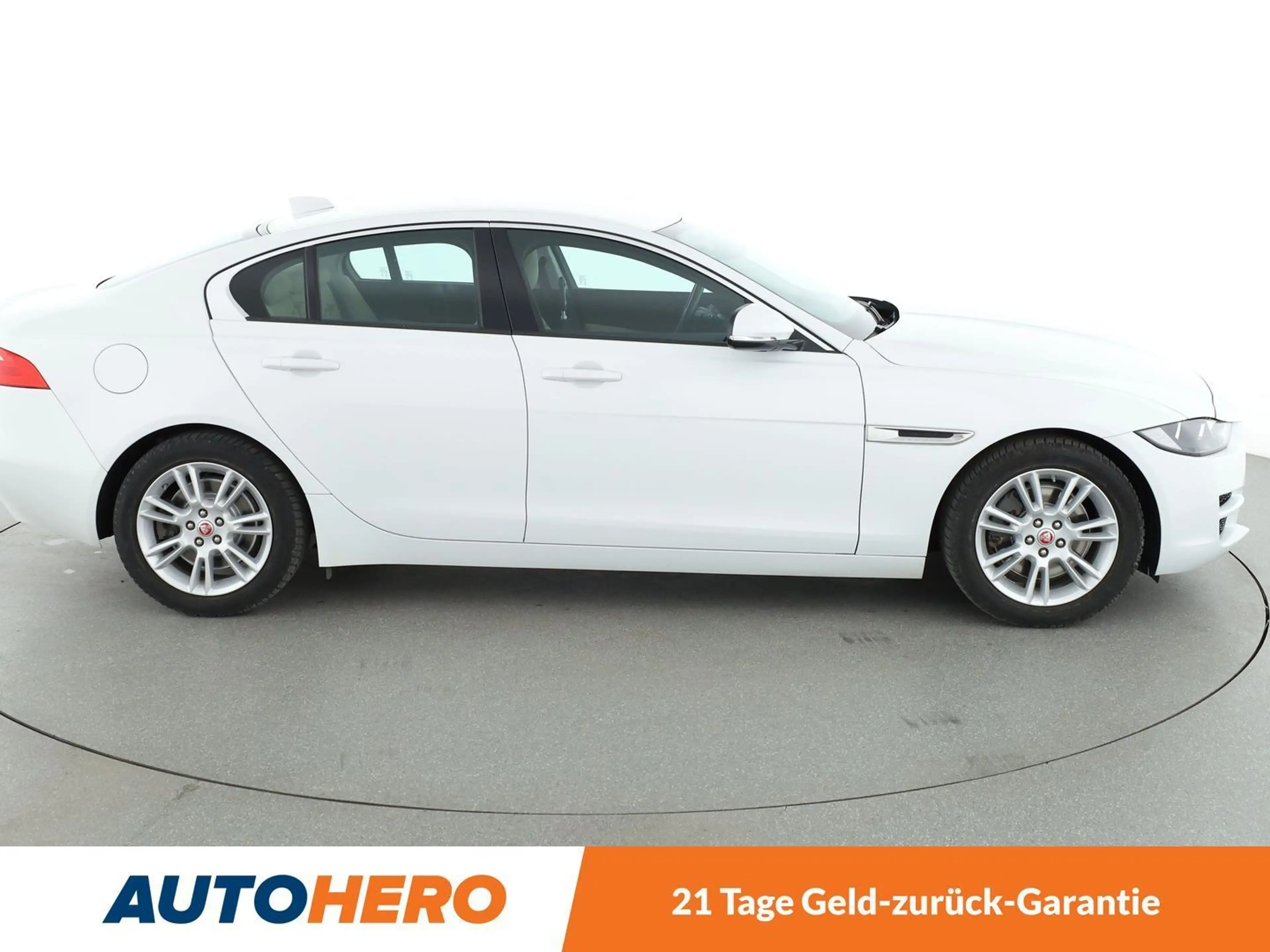 Jaguar XE 20t Pure Aut.*NAVI*TEMPO*CAM*PDC*KLIMA*GARANTIE* — photo 7