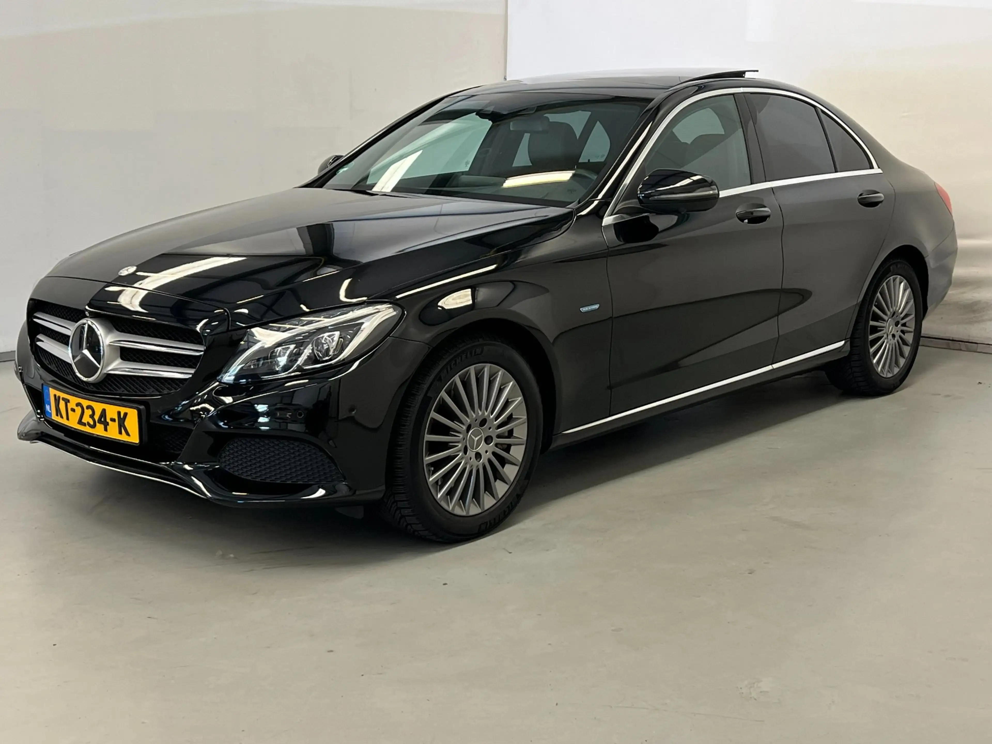 Mercedes-Benz C 350 350e / Pano / Burmester / Distronic / Headup — photo 3