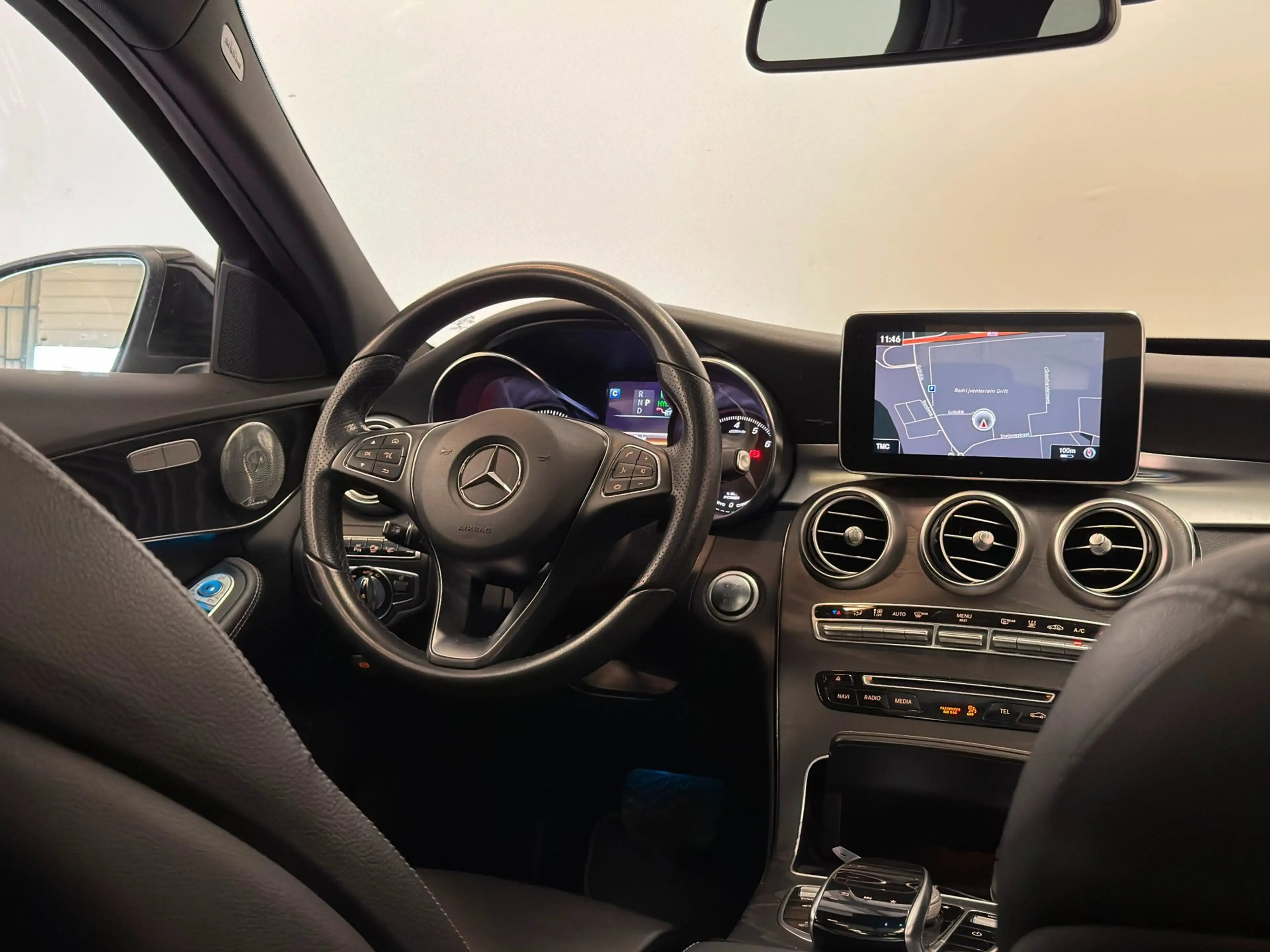 Mercedes-Benz C 350 350e / Pano / Burmester / Distronic / Headup — photo 10