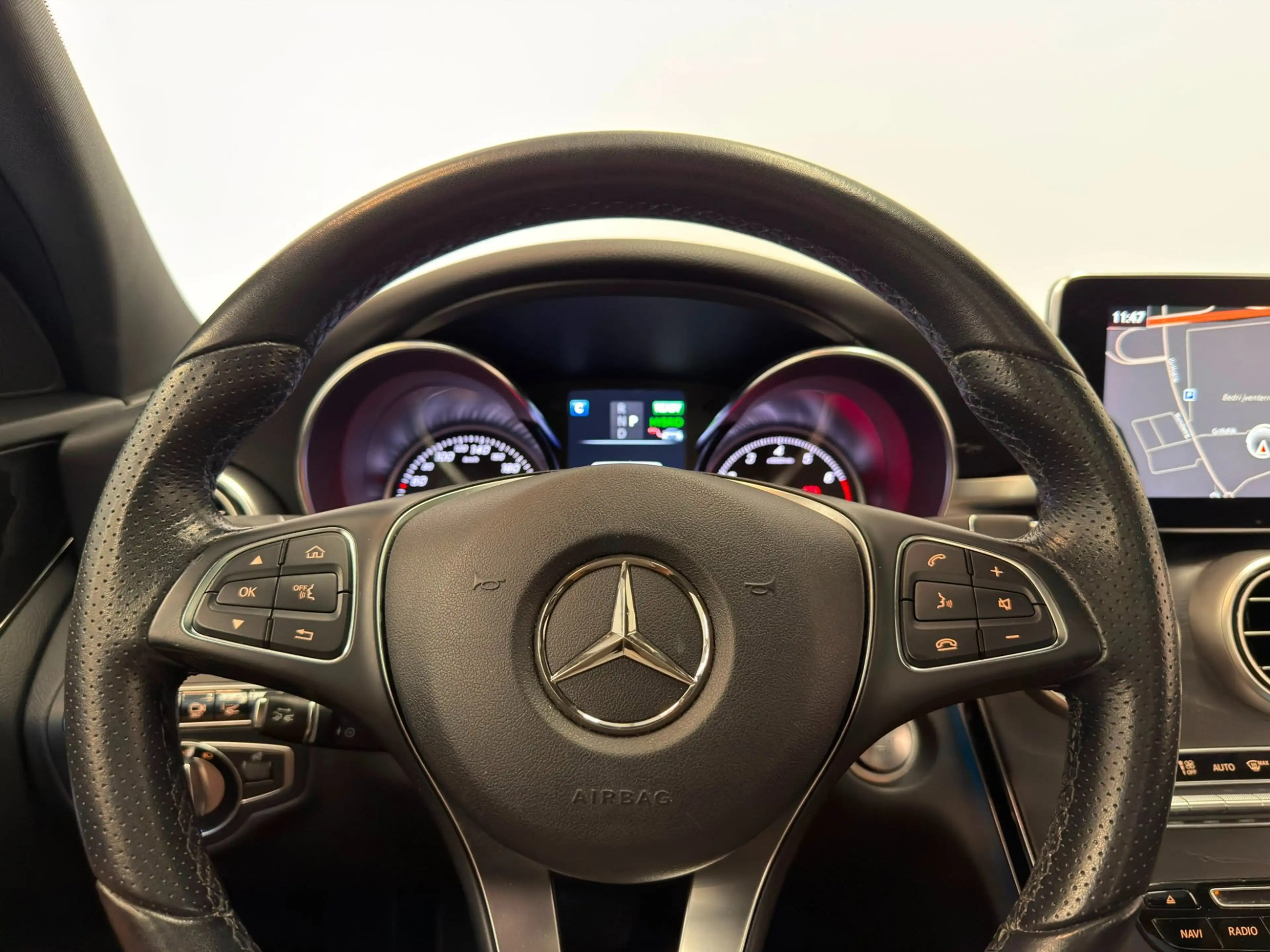 Mercedes-Benz C 350 350e / Pano / Burmester / Distronic / Headup — photo 12