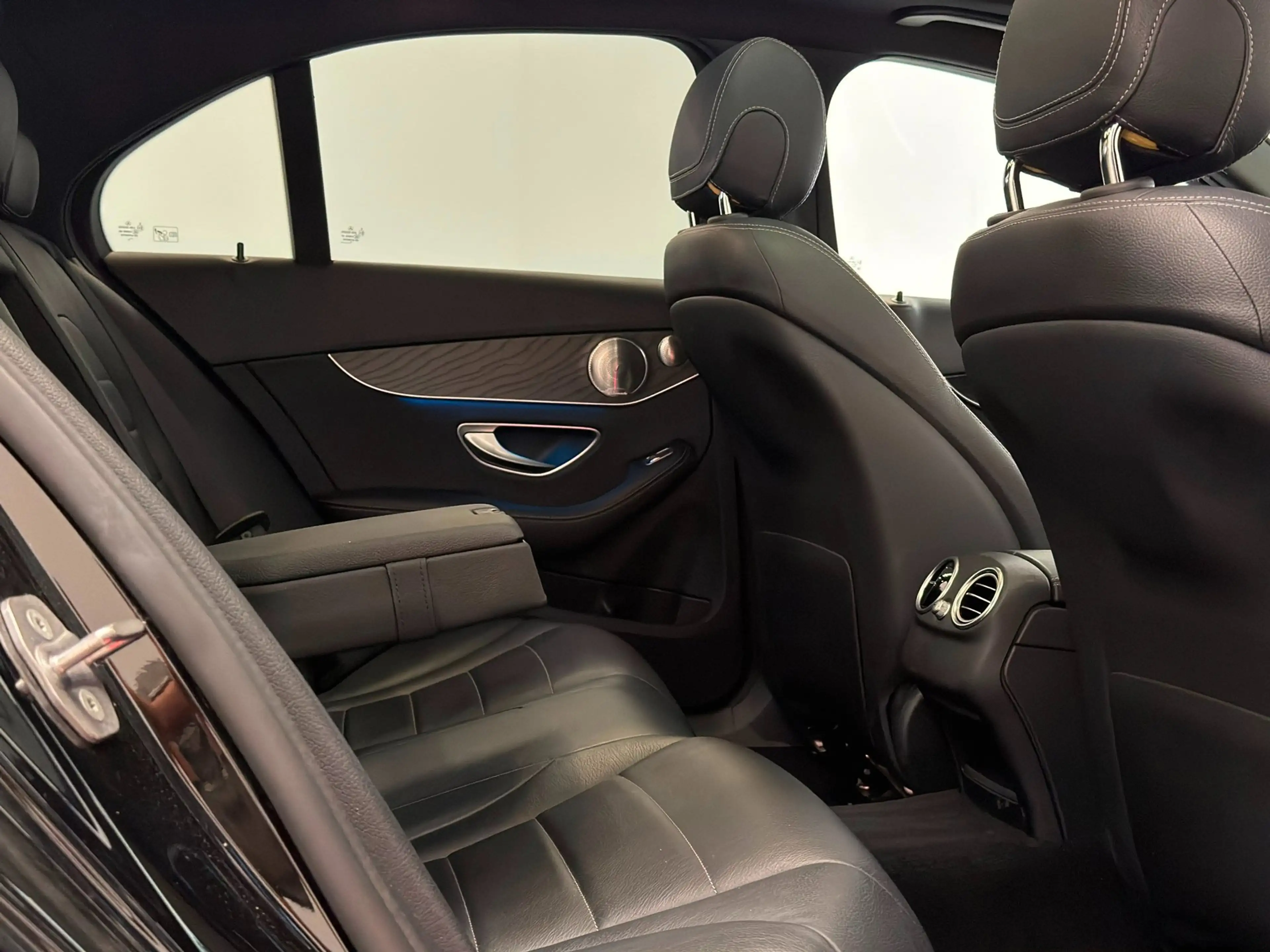 Mercedes-Benz C 350 350e / Pano / Burmester / Distronic / Headup — photo 9