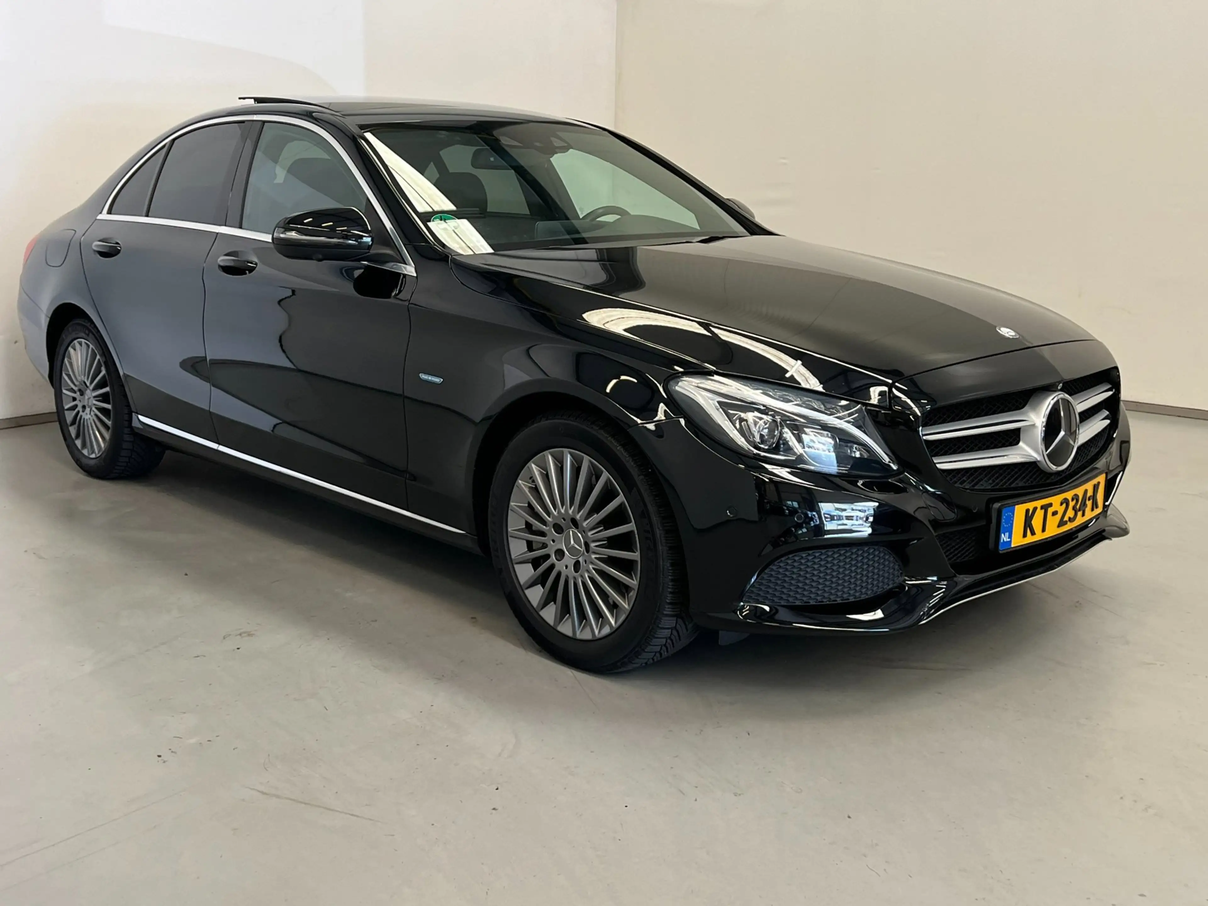 Mercedes-Benz C 350 350e / Pano / Burmester / Distronic / Headup — photo 2