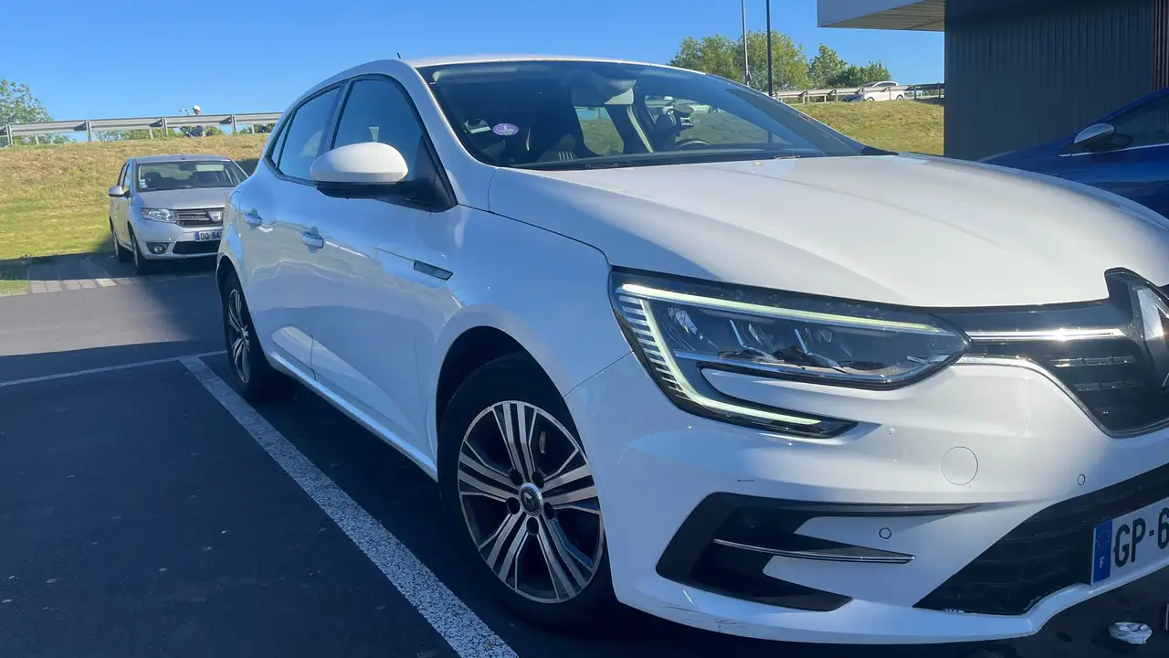 Renault Megane Citadine 5 portes — photo 3