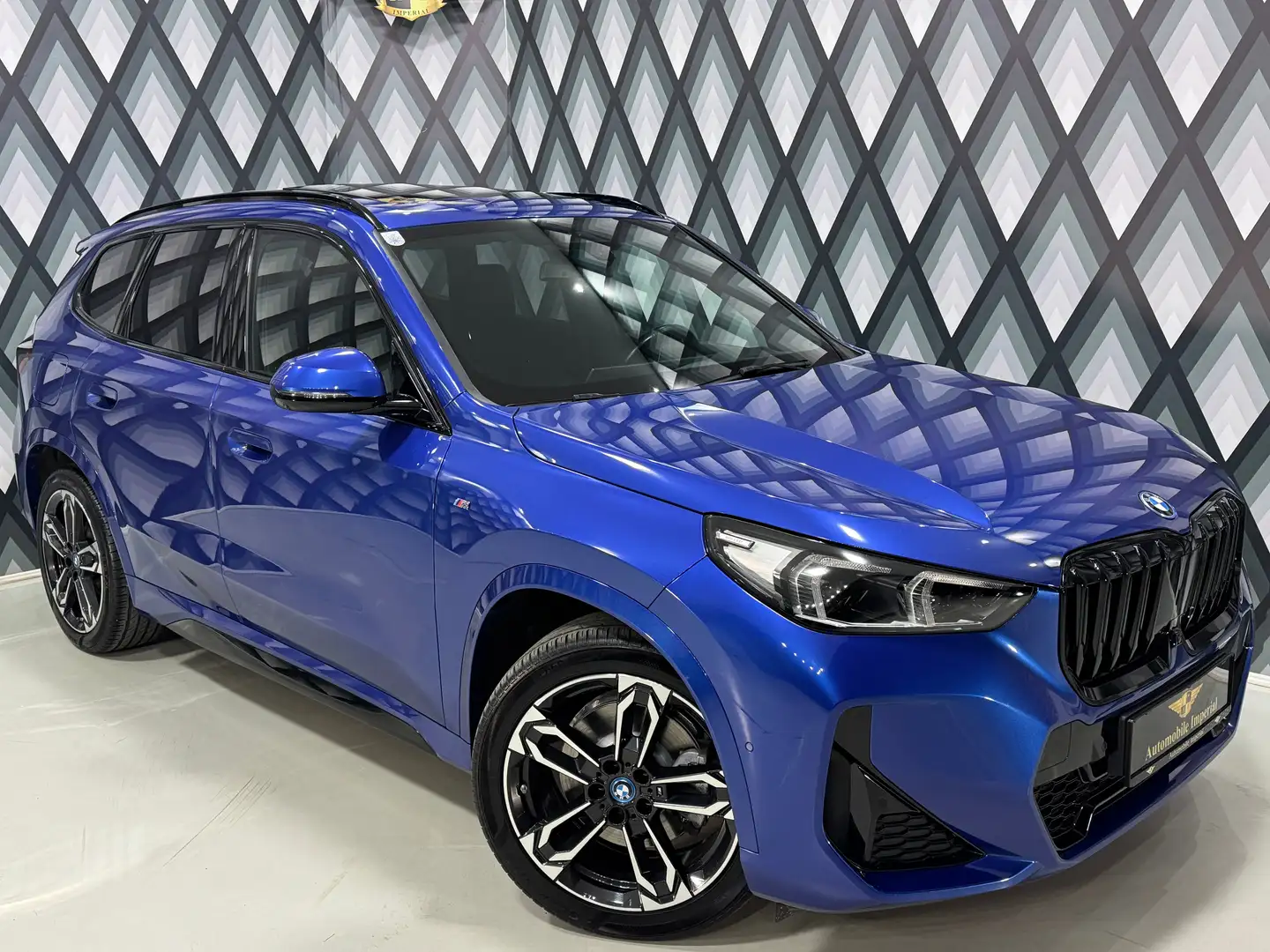 BMW X1 xDrive25e (U11) // M-PAKET // PANO // 1. BESITZ // Blau - 1