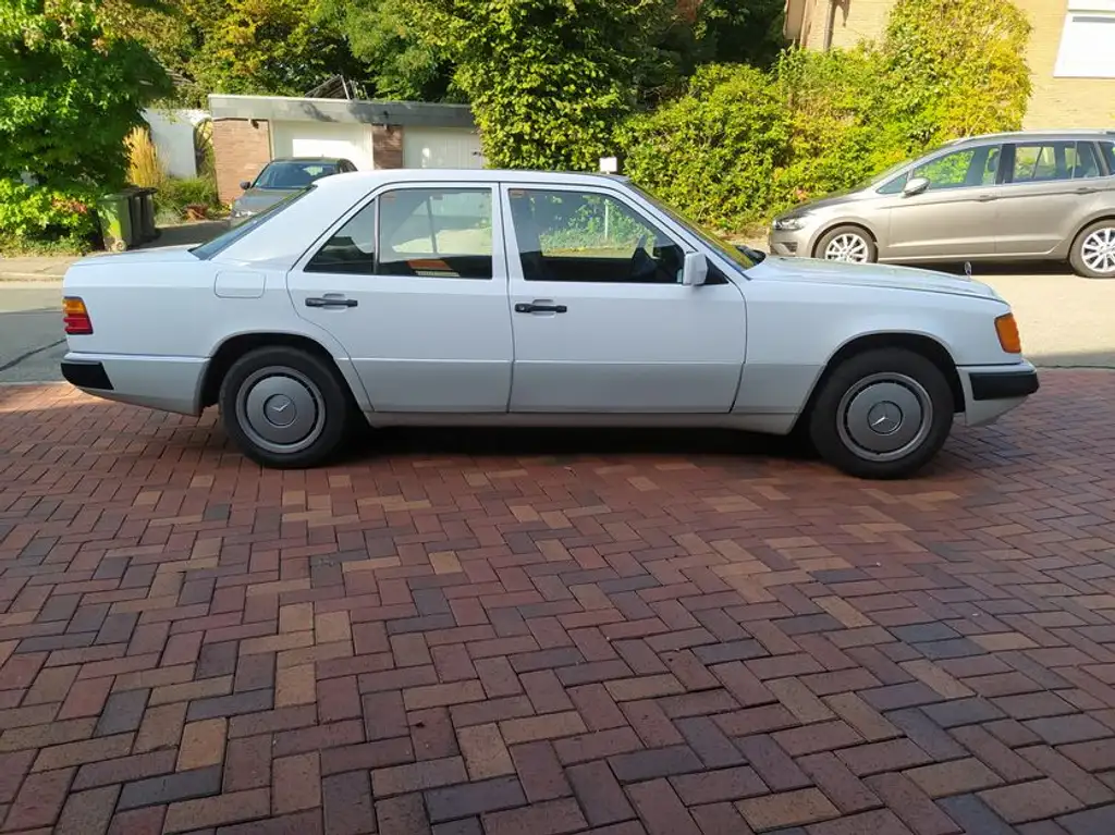 Mercedes-Benz E 230 1990 из Европы — купить под ключ