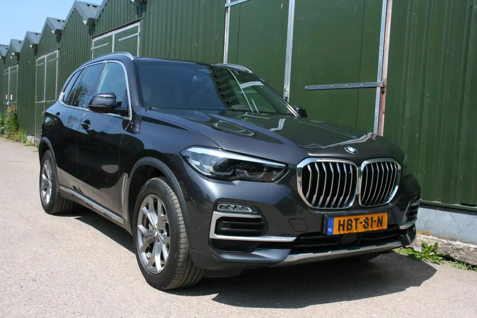 BMW X5 XDrive45e High Executive, LEER, NAVI, PANORAMADAK, Grijs - 2