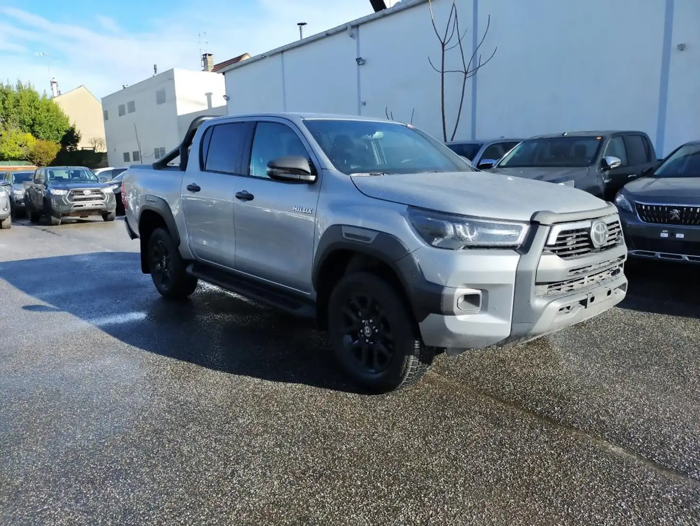 Toyota Hilux IV 4WD 2.4 D-4D 150 DOUBLE CABINE INVINCIBLE Gris - 2