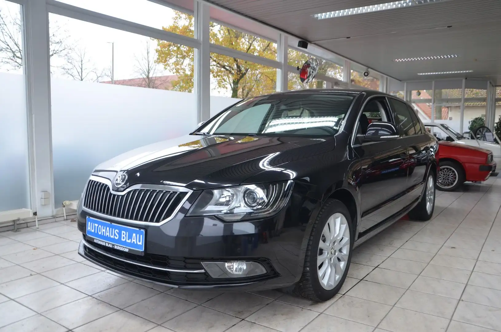 Skoda Superb 2.0 TDI Exclusive *DSG*XENON*STANDHZG*PDC Schwarz - 1