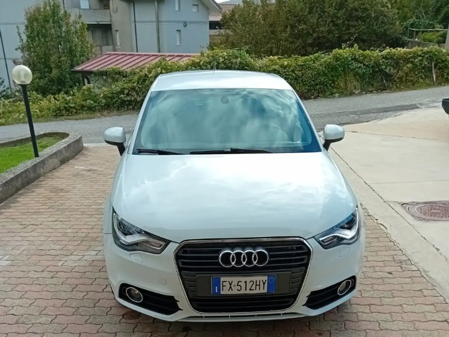 Audi A1 Sportback 1.6 tdi Attraction 105cv Bianco - 1