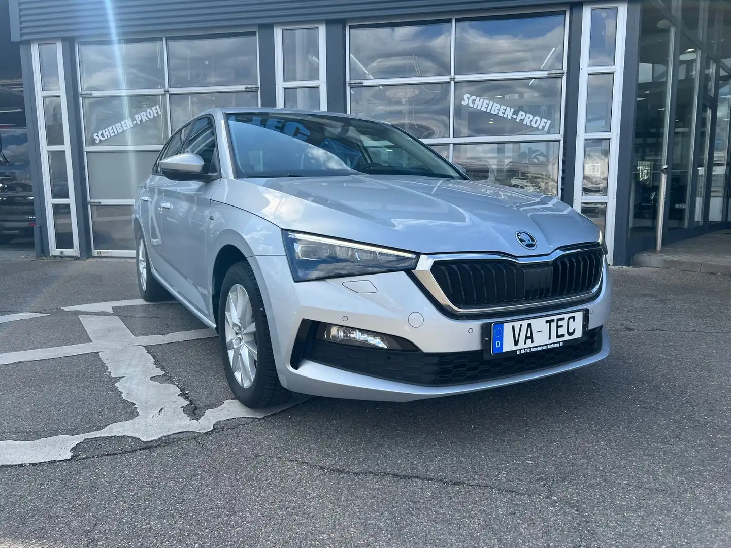 Skoda Scala Clever 1,5l /DSG/VOLLDIGITAL/AUTOMATIK Silber - 2