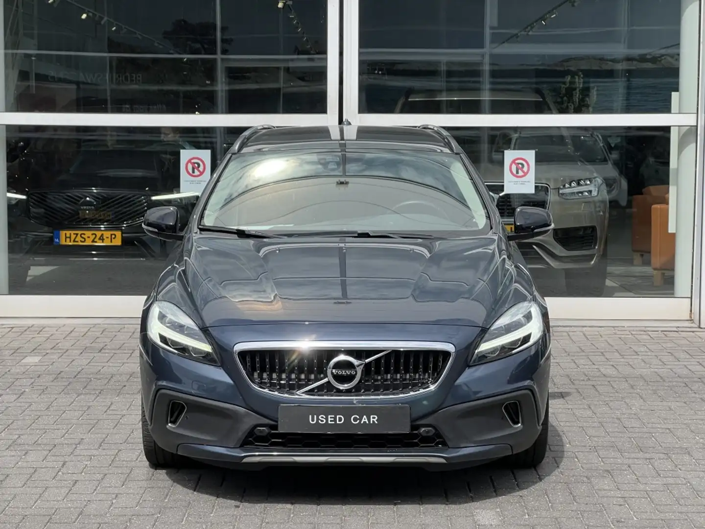 Volvo V40 Cross Country T3 153PK AUT6 Polar+ Luxury| Leder|Pano| Camera| T Bleu - 2