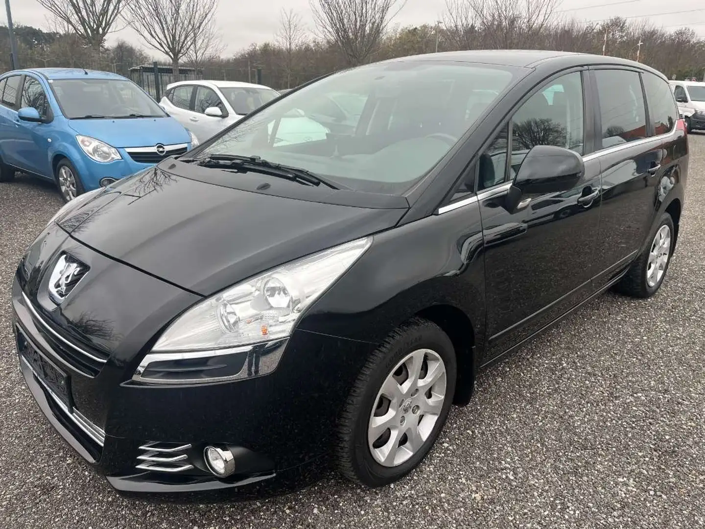Peugeot 5008 5008 1,6 HDI Premium FAP Premium Schwarz - 1