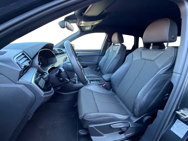 Audi Q3 view 11