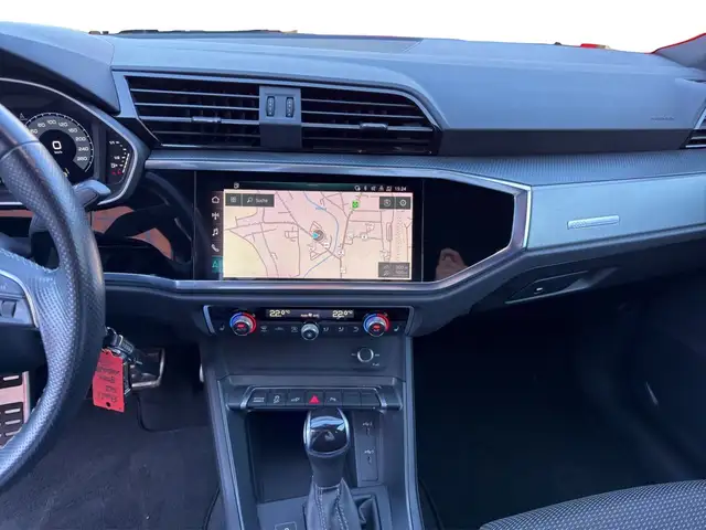 Audi Q3 view 15