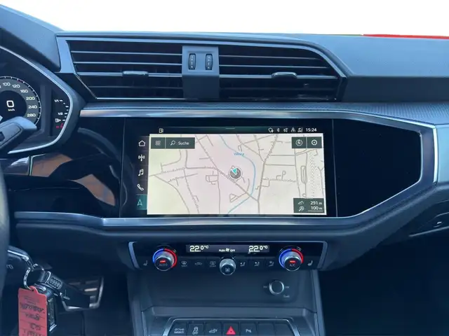 Audi Q3 view 14