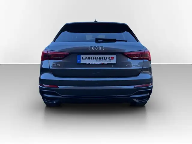 Audi Q3 view 6