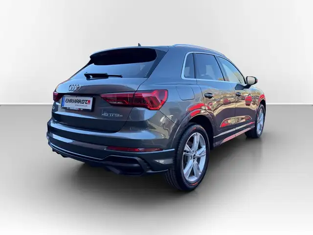 Audi Q3 view 5