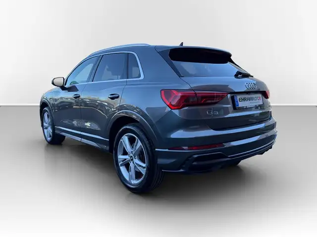 Audi Q3 view 7