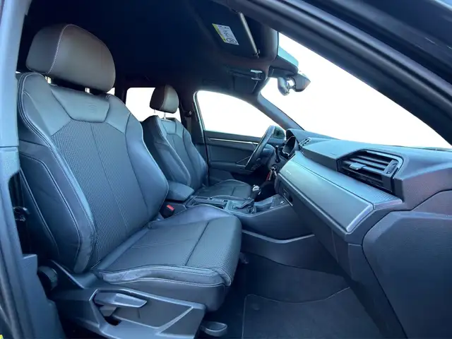 Audi Q3 view 10