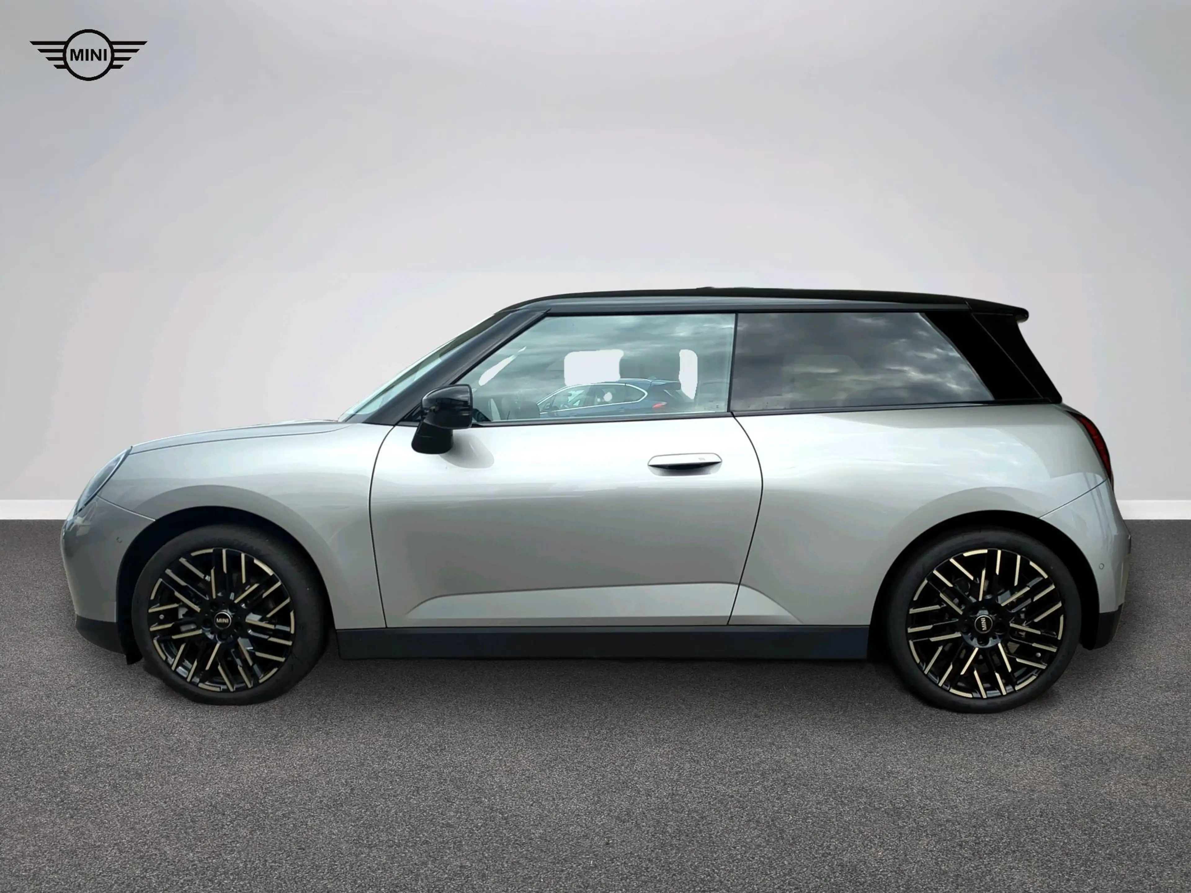 MINI Cooper E Favoured Trim — photo 3