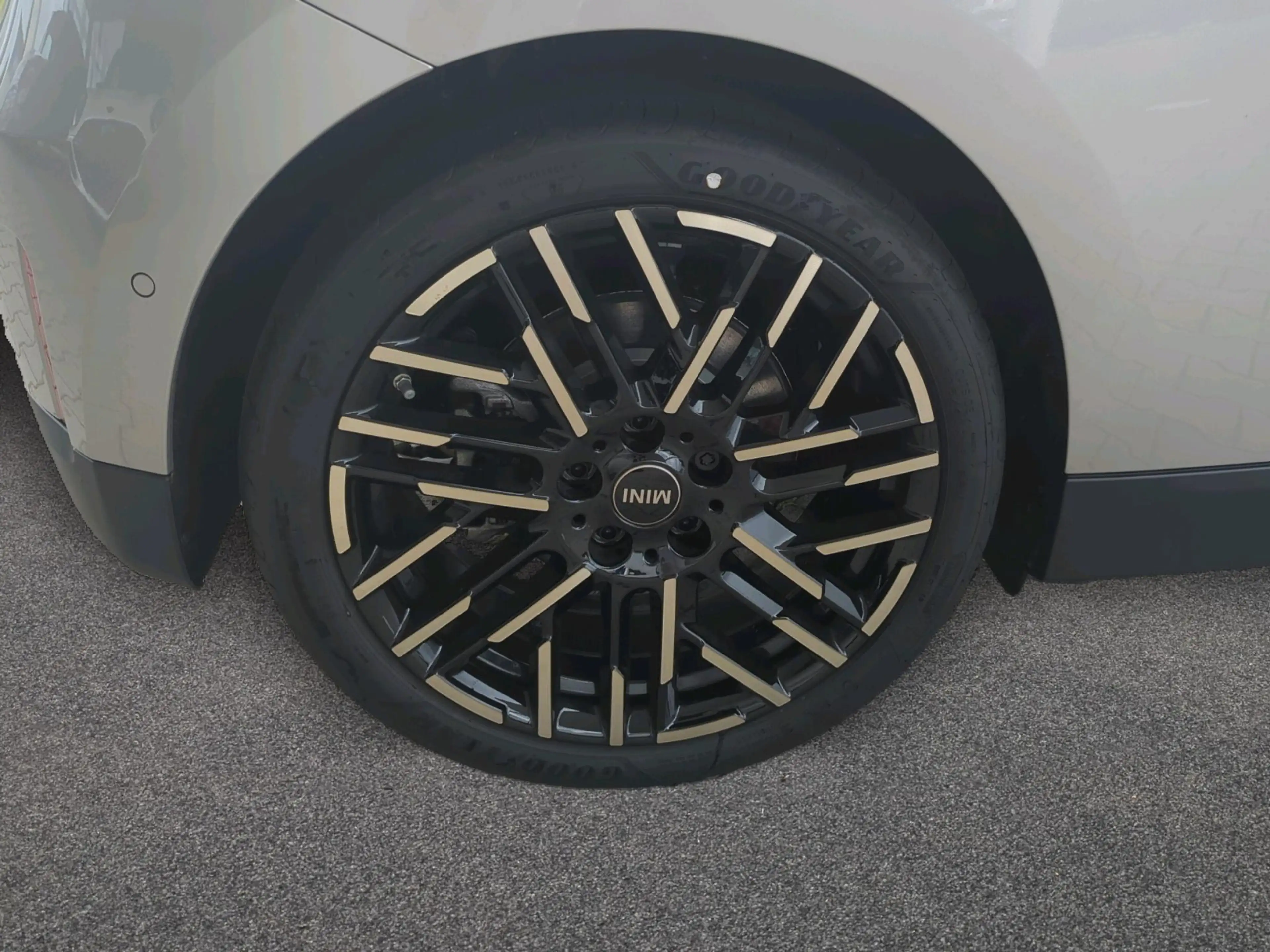 MINI Cooper E Favoured Trim — photo 10