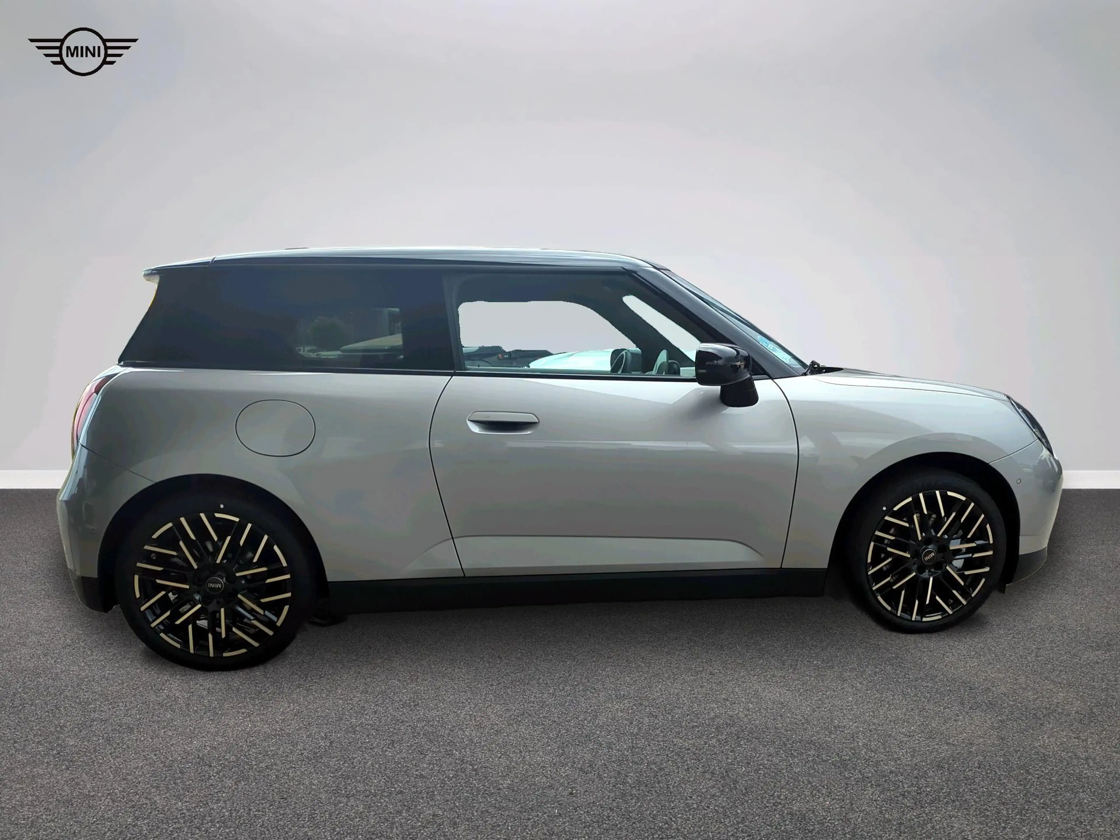 MINI Cooper E Favoured Trim — photo 2