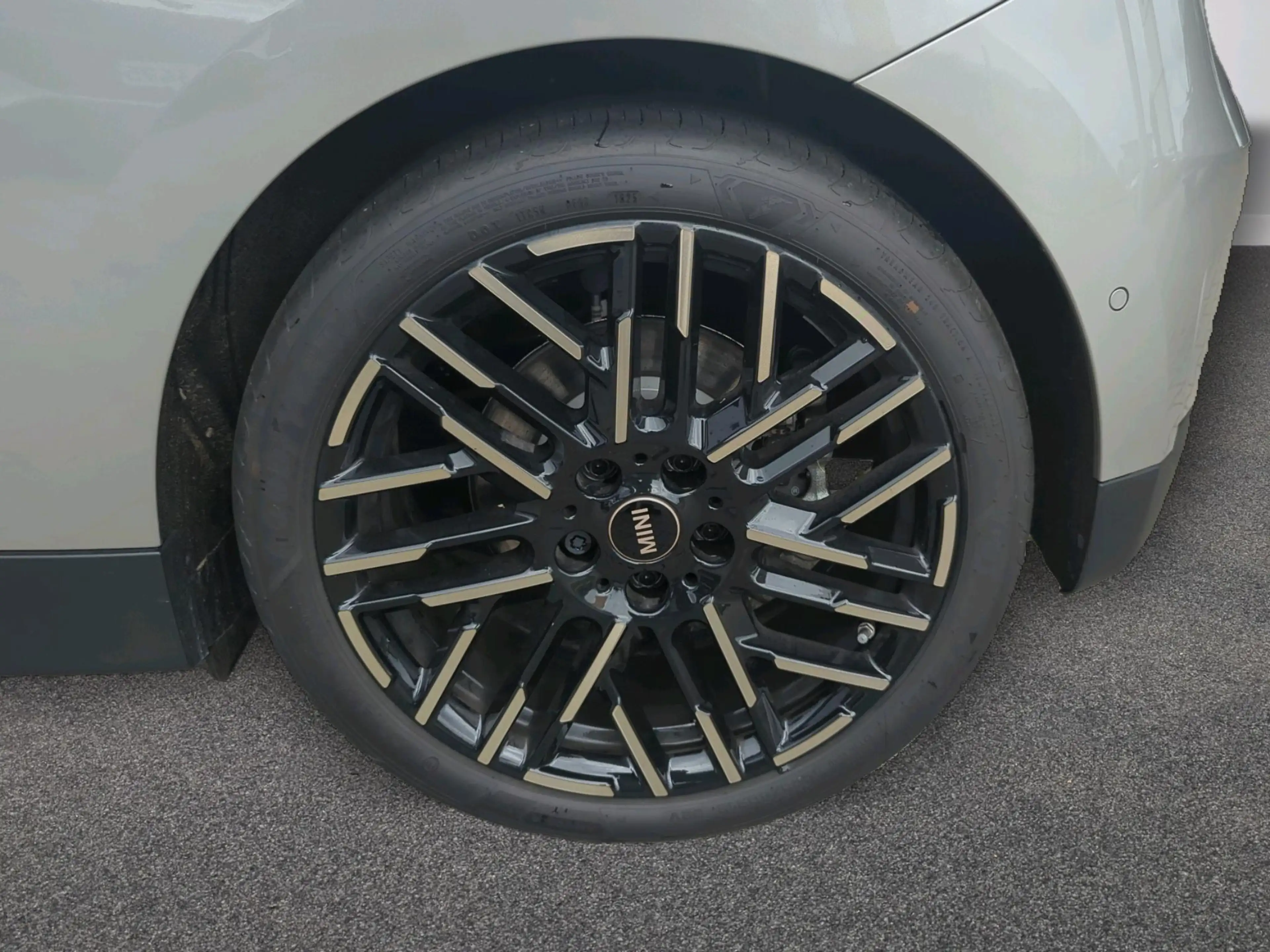 MINI Cooper E Favoured Trim — photo 12