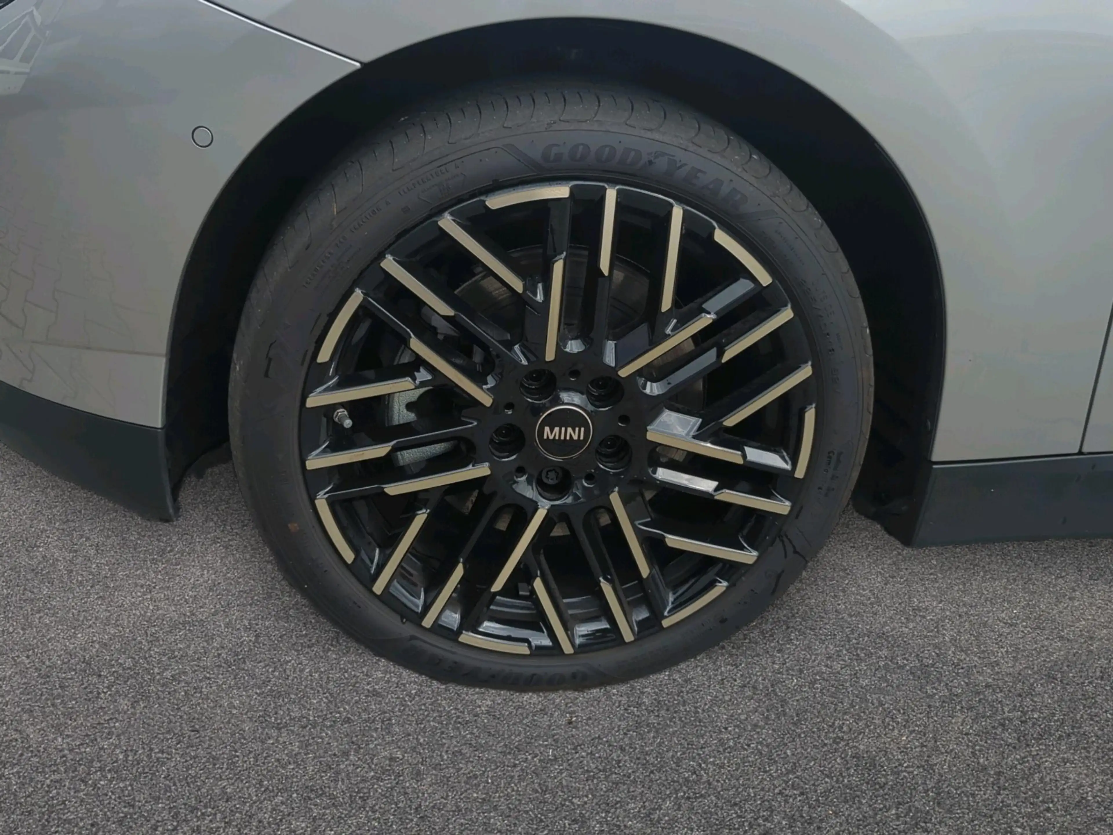 MINI Cooper E Favoured Trim — photo 9