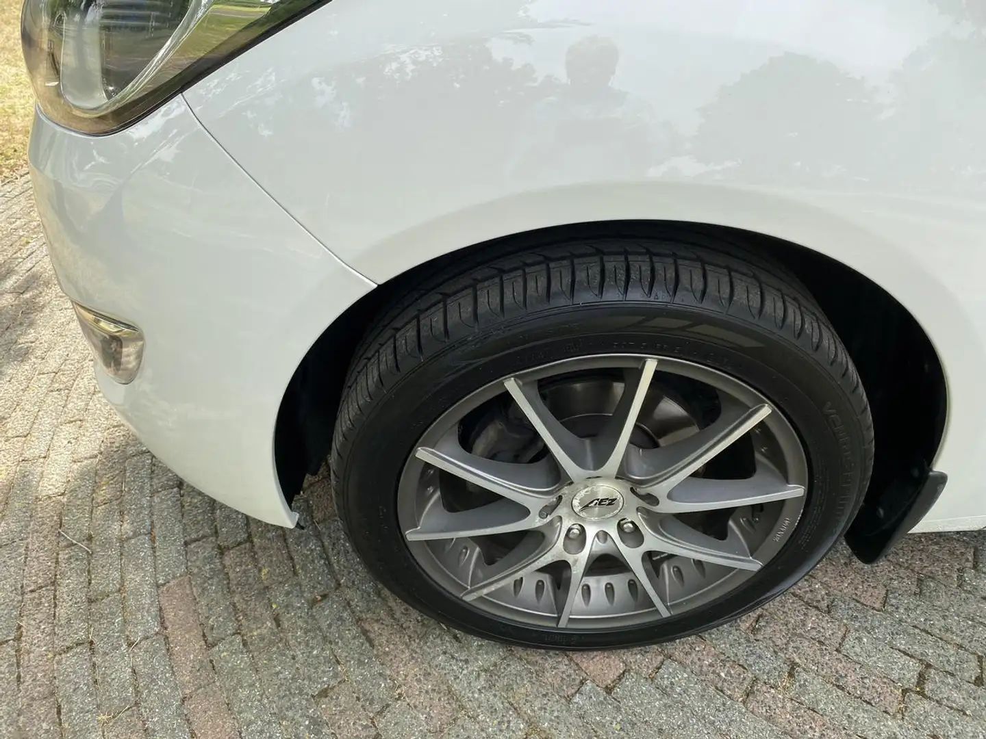Hyundai iX20 1.4 VVT VISION 5DRS TREKHAAK Blanco - 2