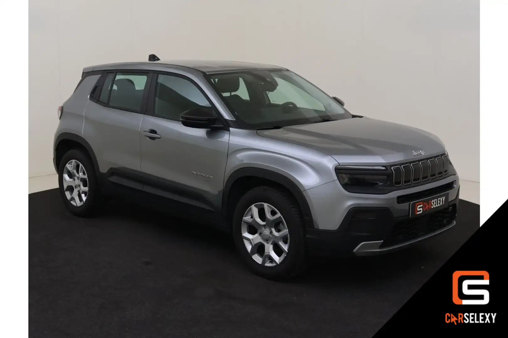 Jeep Avenger 1.2 Altitude: Te stoer om over het hoofd te zien Grijs - 1