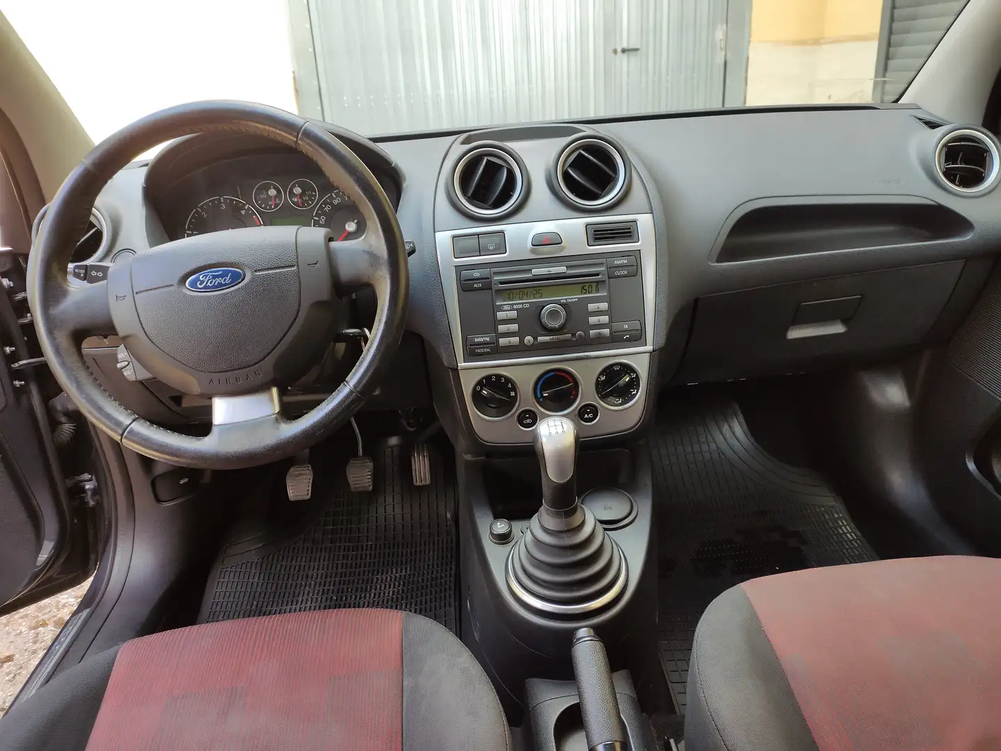 Ford Fiesta Fiesta V 2006 5p 1.4 tdci Titanium Gris - 2