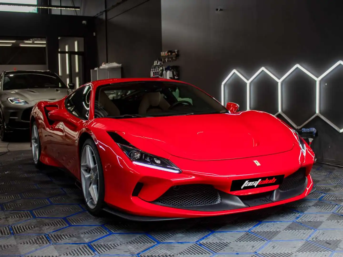 Ferrari F8 Tributo V8 bi-turbo Coupé DCT 1.H/S-H/R-CAM/R-SEATS/CARBO Rouge - 2