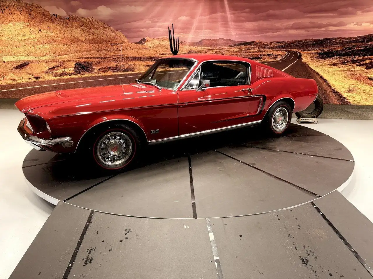 Ford Mustang Fastback, foto 1